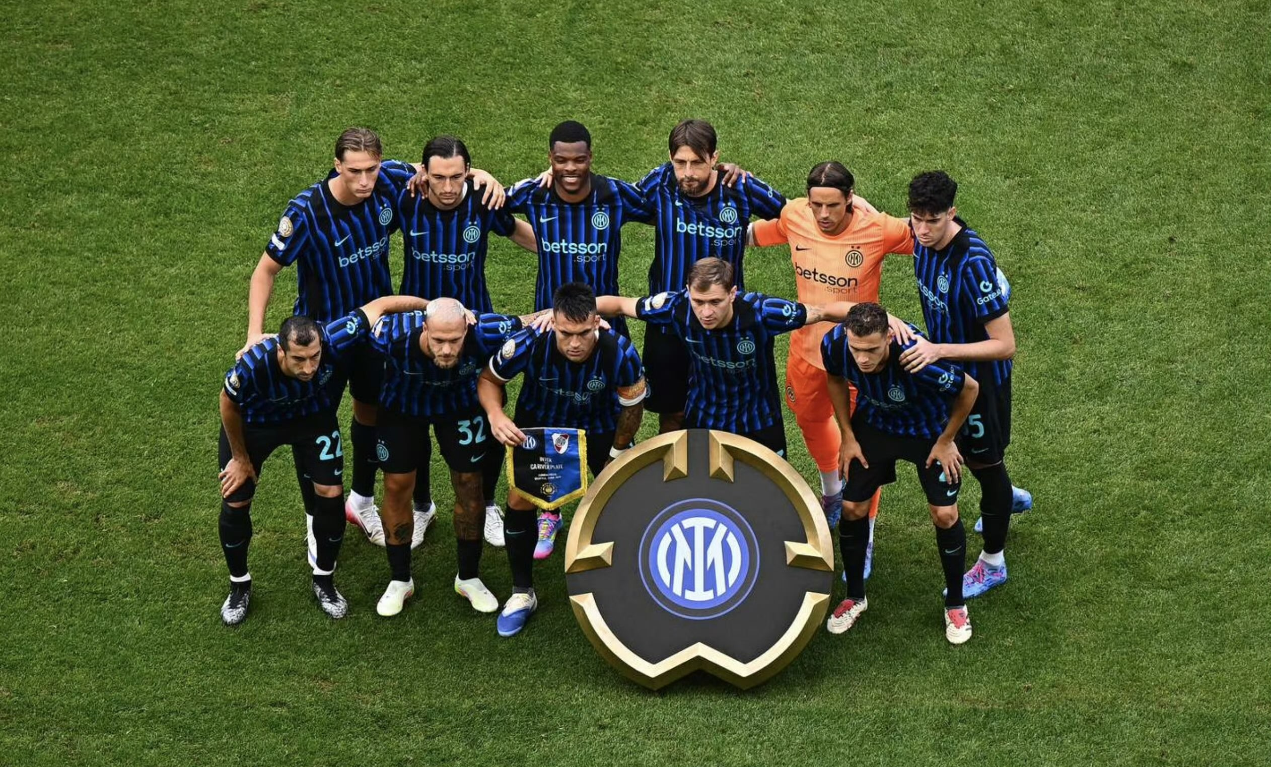 AC米兰训练开放日；今晚遗憾出局引欢呼；欧篮联在即；心理建设被强调